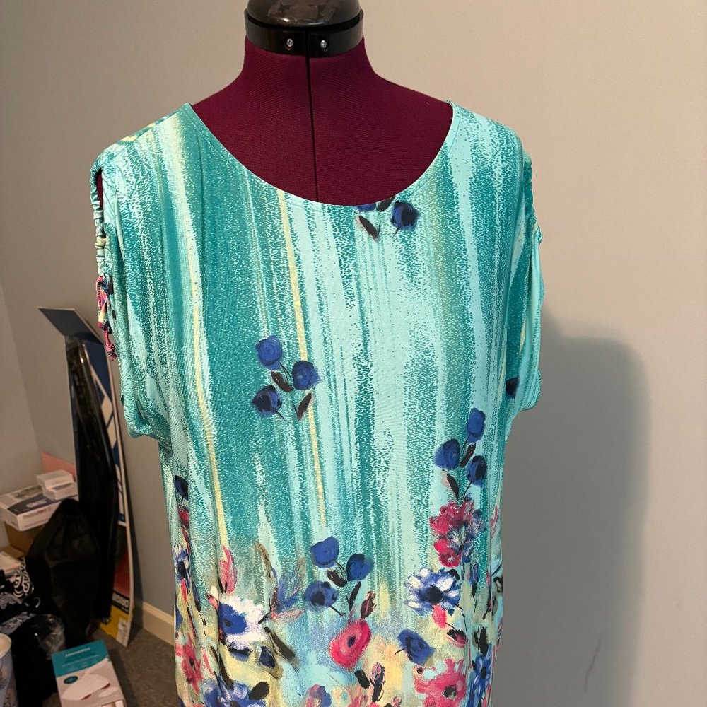 LINKS LADIES SIZE L. PULLOVER BLOUSE, SLEEVELESS, COLD SHOULDER FLORAL